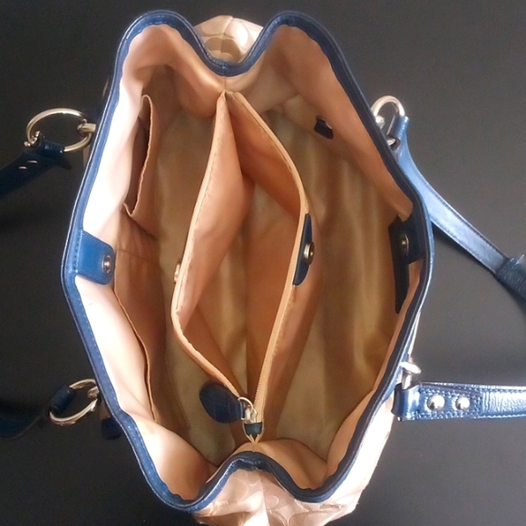 Coach - Picture 4 of 7